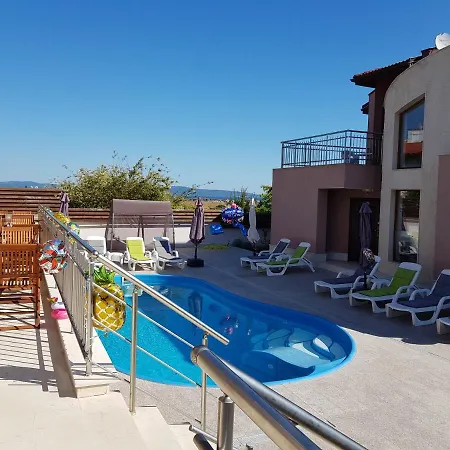 Pensionat Sea & Hill хотелски тип 3*