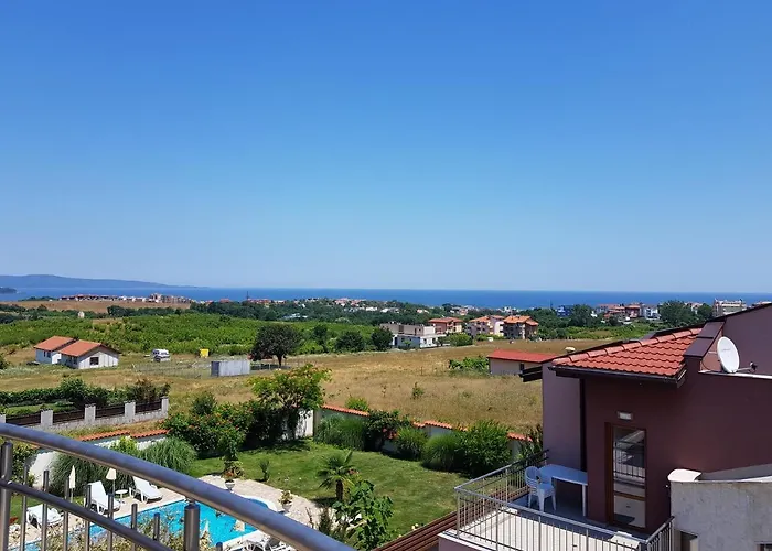 Sea & Hill хотелски тип 3*